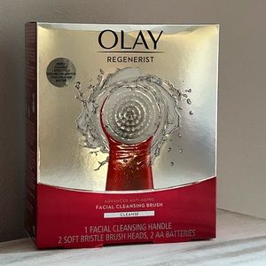 New - Olay Regenerist cleansing brush face exfoliate with 2 brush heads